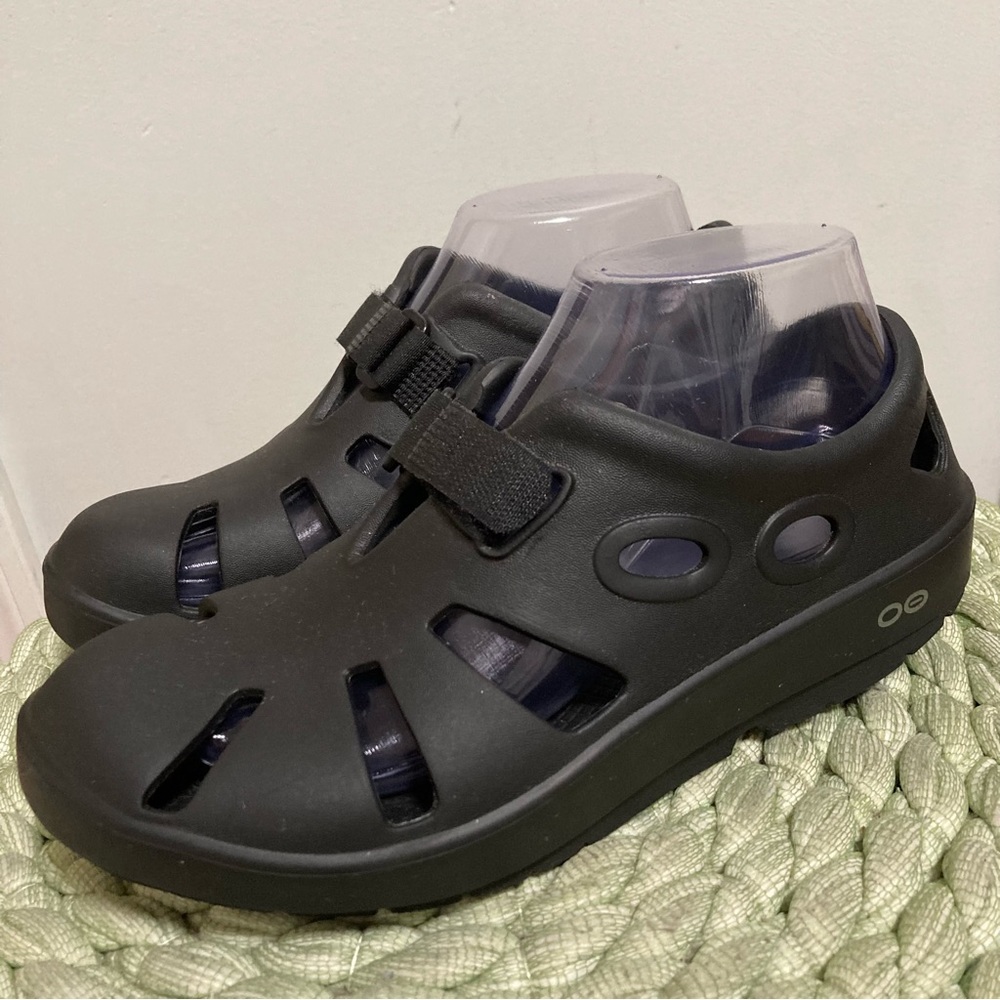 OOFOS Oocandoo Black Outdoors Sandals - Picture 3 of 14